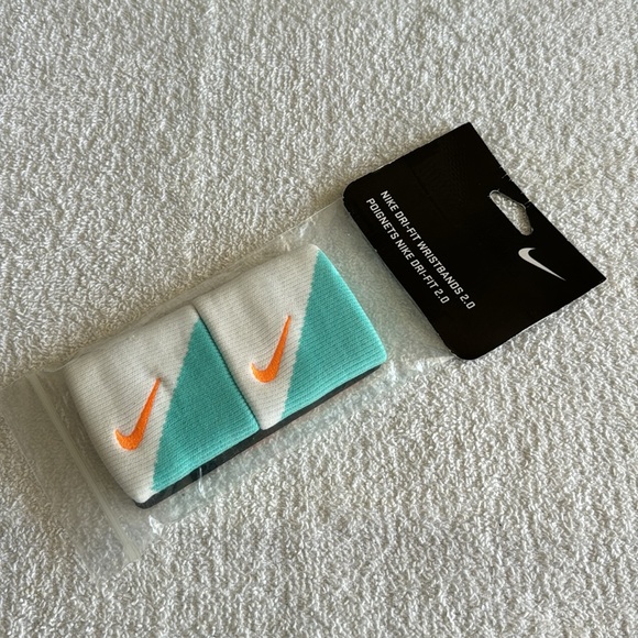 Nike Dri Fit Wristbands 2.0 - Picture 7 of 8